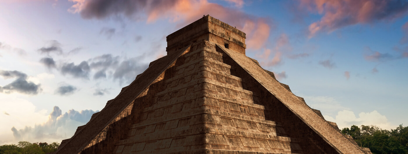 Door-to-door private transportation<br> from Cancun to Chichén Itzá