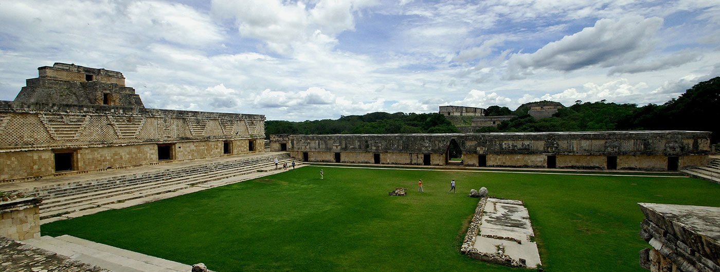 Door-to-door private transportation<br> from Campeche to Uxmal